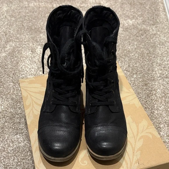 Roxy Black Lace-Up Boots with Crochet Detail - Picture 3 of 3